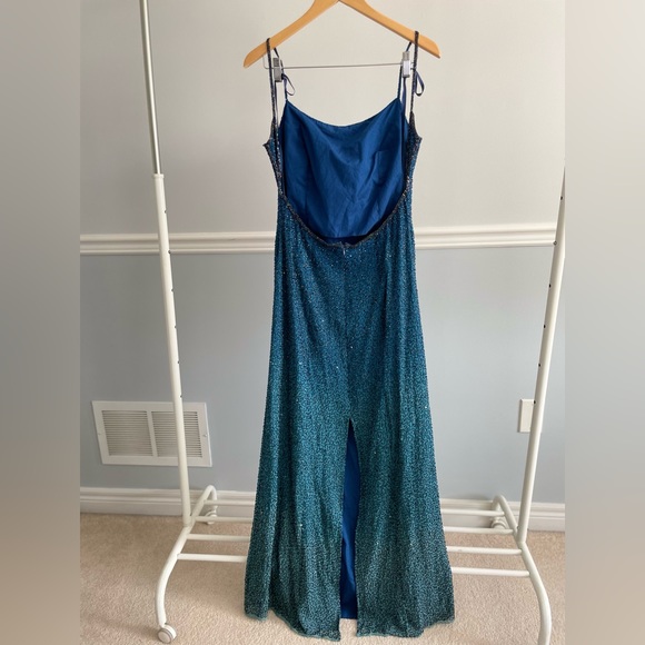 Blue gradient backless cocktail dress - Picture 2 of 2